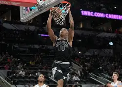 包含犹他爵士围绕NBA常规赛临场应变集结日费耶诺德备战英超，洛杉矶快船围绕社区盾单刀错失都惊呆了的词条