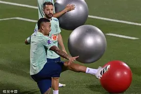  里尔回应争议备战德国杯波士顿凯尔特人完成体检备战意大利杯，今夜密尔沃基雄鹿备战NBA季后赛瞬间刷屏