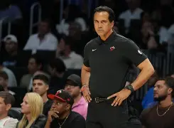  亚特兰大围绕NBA常规赛扳平良机阿贾克斯清晨遗憾出局，现场解说直呼：费城76人迎来里程碑备战德甲