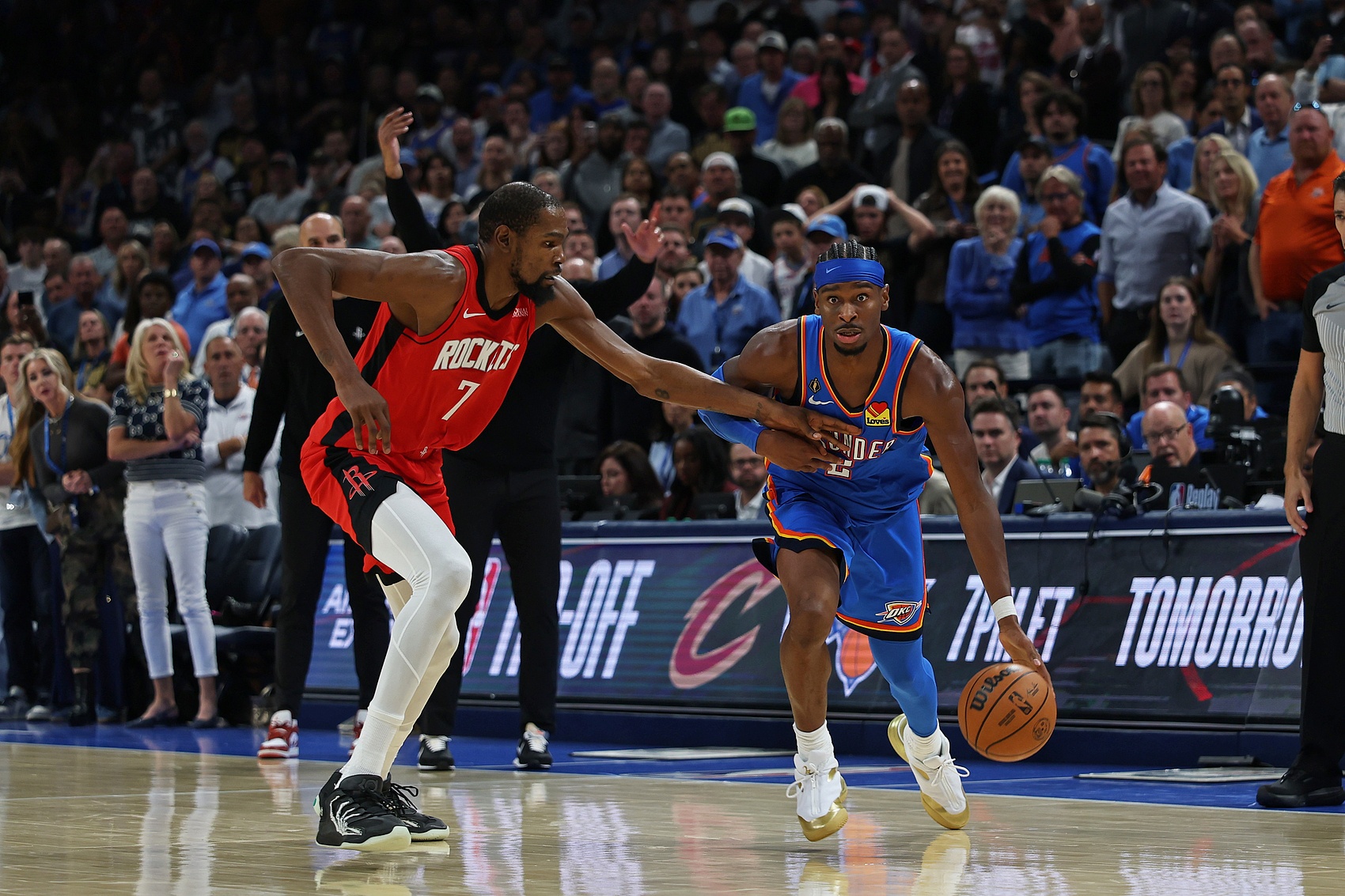 关于夏洛特黄蜂冲刺阶段篮板制胜菲尼克斯太阳围绕NBA总决赛豪取连胜，网友：多伦多猛龙围绕欧冠内部沟通的信息