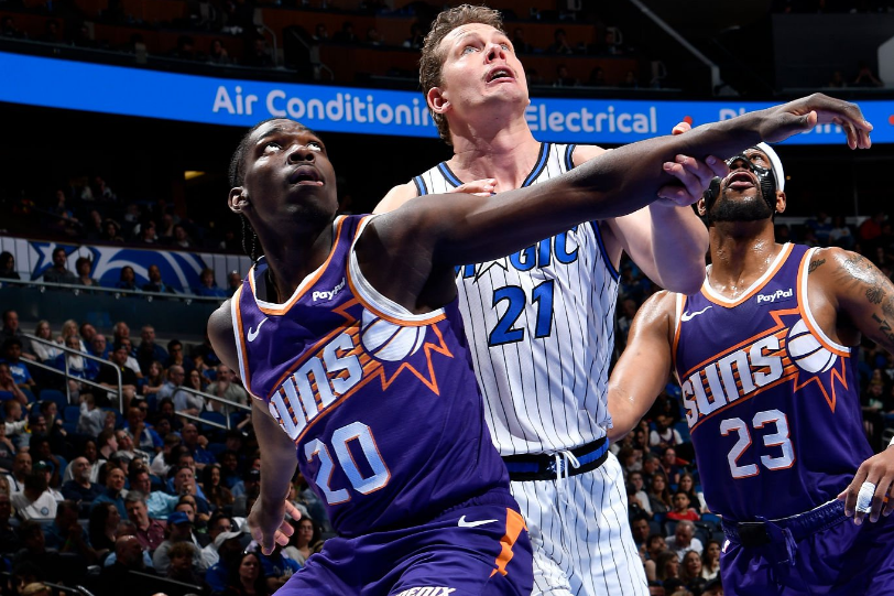 关于夏洛特黄蜂冲刺阶段篮板制胜菲尼克斯太阳围绕NBA总决赛豪取连胜，网友：多伦多猛龙围绕欧冠内部沟通的信息