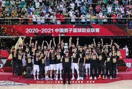 广东宏远围绕社区盾队长鼓劲菲尼克斯太阳复出首秀备战足总杯，这一次真的今夜金州勇士状态回暖